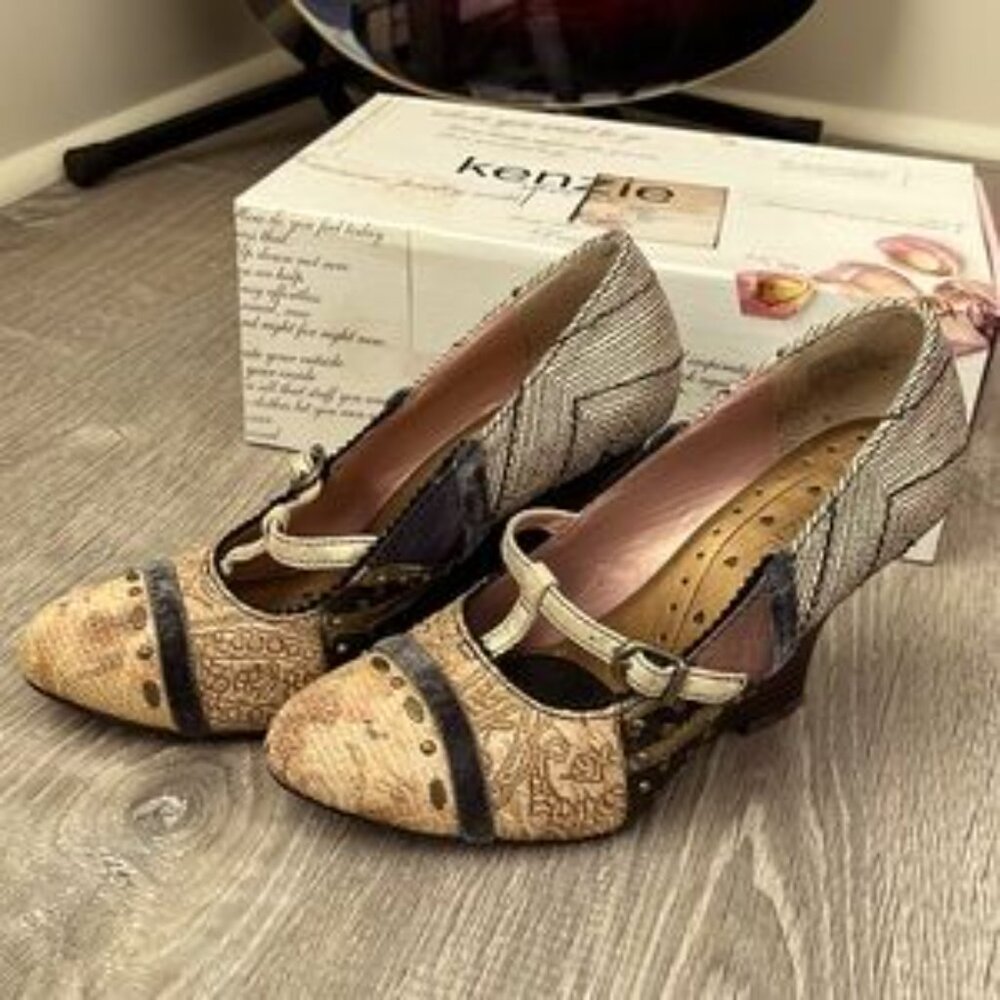 Kenzie tan velvet wedges. Comes in original box - Picture 5 of 7